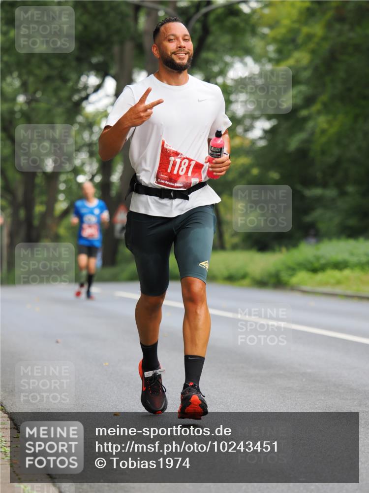 13.09.2026 - 21. swb-Marathon Bremen TobiasT http://msf.ph/oto/10243451 13.09.2026 11:38:33 Laufen 1181, 21 meine-sportfotos.de