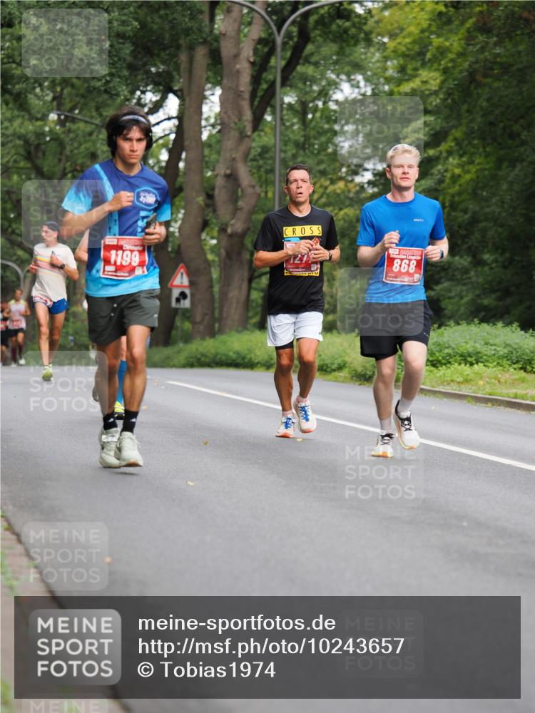 13.09.2026 - 21. swb-Marathon Bremen TobiasT http://msf.ph/oto/10243657 13.09.2026 11:41:22 Laufen 1199, 868 meine-sportfotos.de