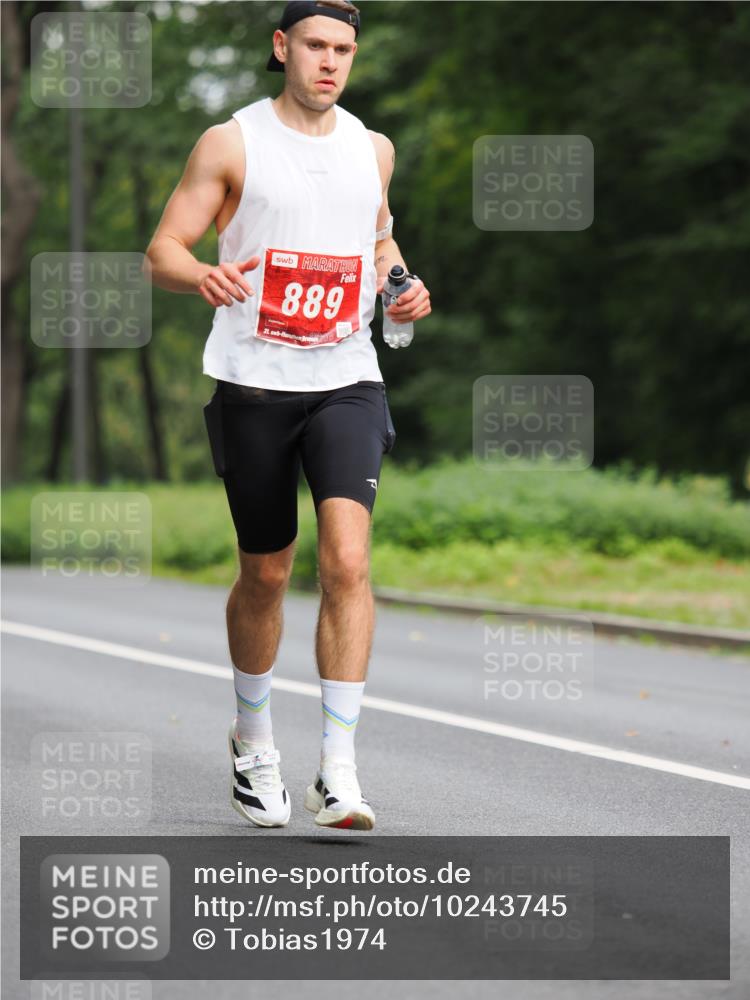 13.09.2026 - 21. swb-Marathon Bremen TobiasT http://msf.ph/oto/10243745 13.09.2026 11:42:05 Laufen 889, 21, 26 meine-sportfotos.de