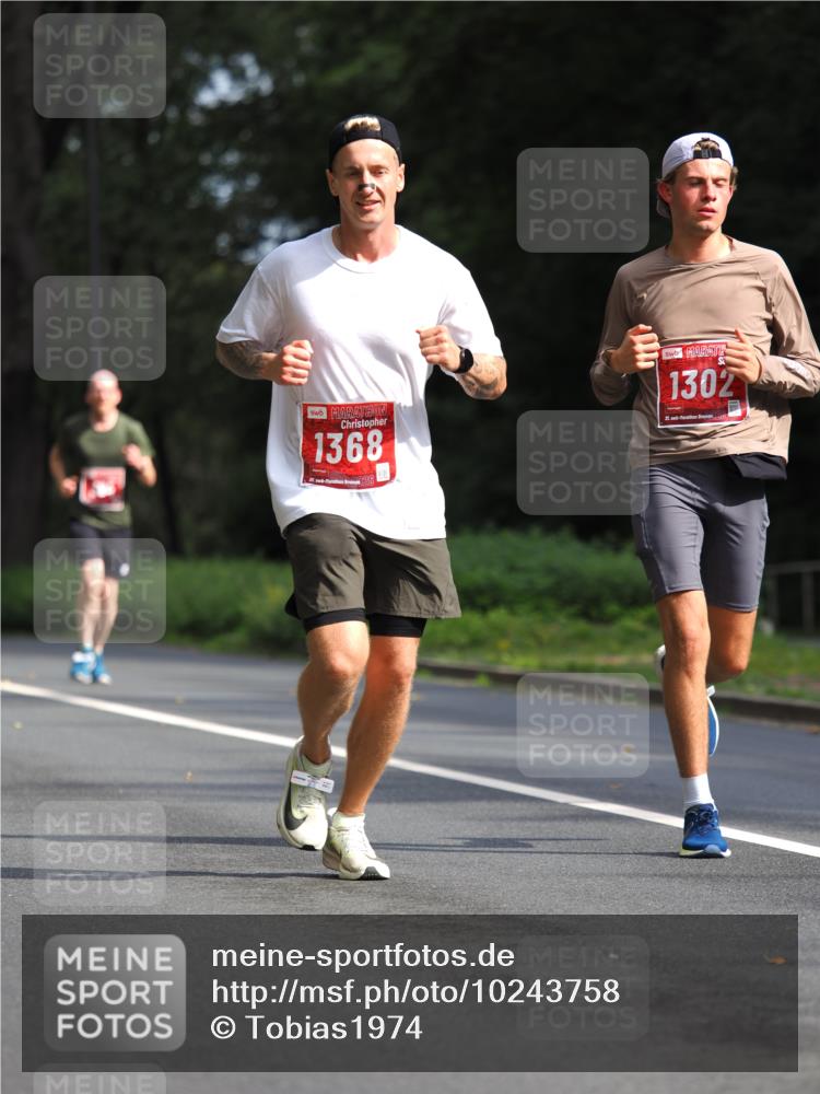 13.09.2026 - 21. swb-Marathon Bremen TobiasT http://msf.ph/oto/10243758 13.09.2026 11:42:19 Laufen 1368, 21, 26, 1302, 21, 020 meine-sportfotos.de