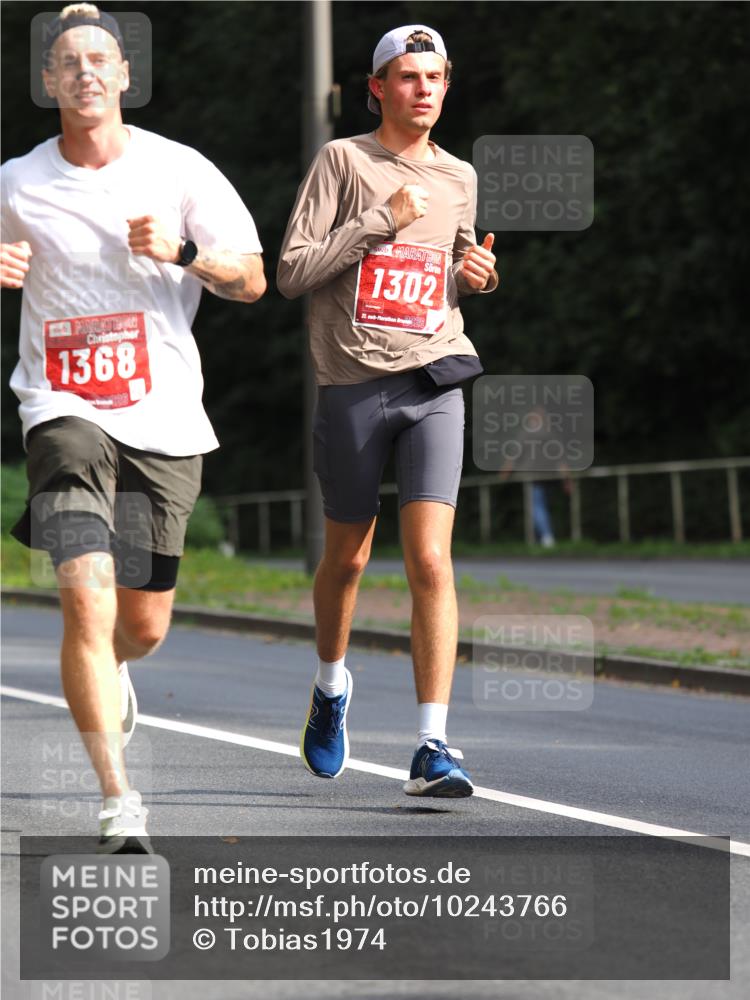 13.09.2026 - 21. swb-Marathon Bremen TobiasT http://msf.ph/oto/10243766 13.09.2026 11:42:20 Laufen 1368, 1302, 21, 26 meine-sportfotos.de