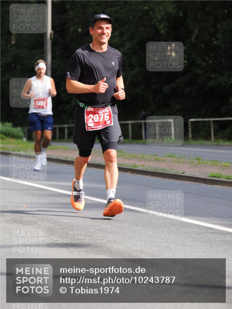 13.09.2026 - 21. swb-Marathon Bremen TobiasT http://msf.ph/oto/10243787 13.09.2026 11:42:30 Laufen 1056, 0, 2075, 2, 326 meine-sportfotos.de