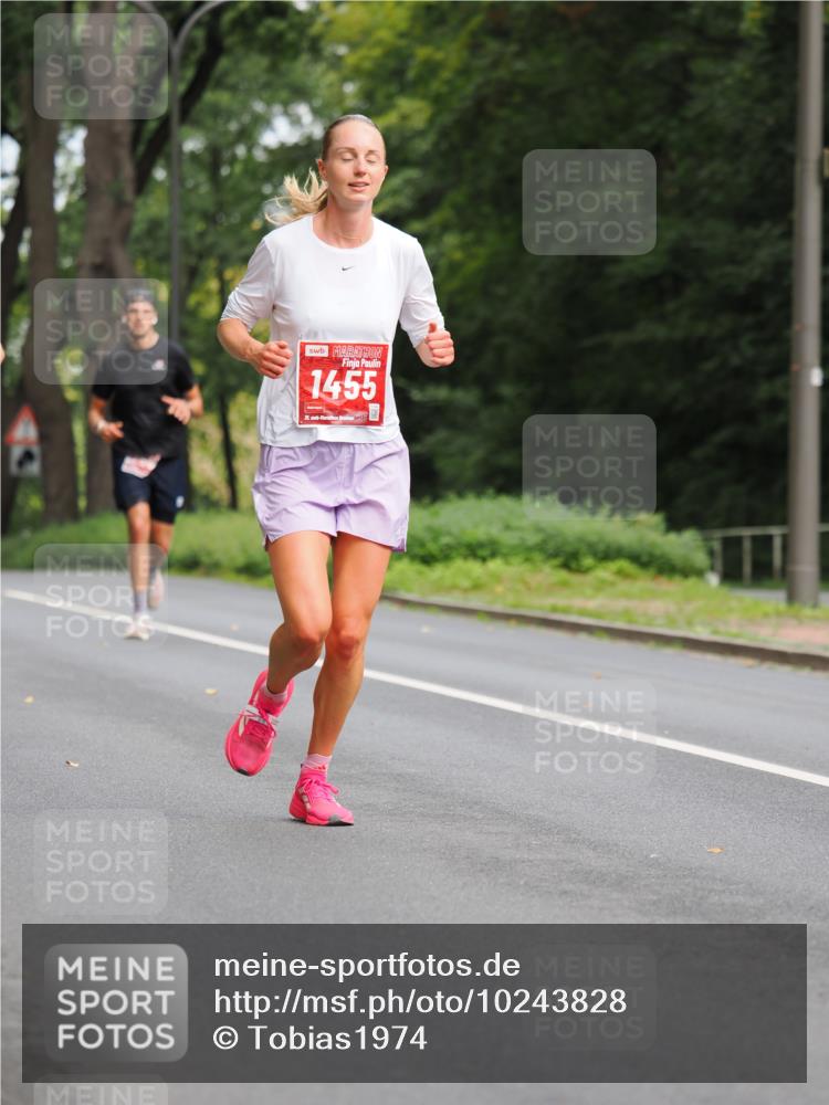 13.09.2026 - 21. swb-Marathon Bremen TobiasT http://msf.ph/oto/10243828 13.09.2026 11:43:10 Laufen 1455, 21 meine-sportfotos.de
