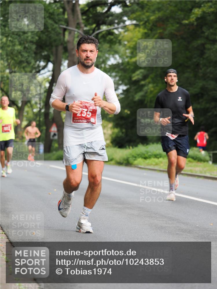 13.09.2026 - 21. swb-Marathon Bremen TobiasT http://msf.ph/oto/10243853 13.09.2026 11:43:13 Laufen 235, 21 meine-sportfotos.de