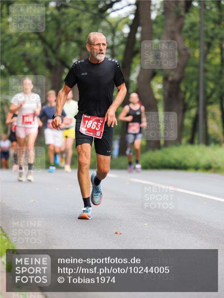 13.09.2026 - 21. swb-Marathon Bremen TobiasT http://msf.ph/oto/10244005 13.09.2026 11:44:36 Laufen 1863, 26 meine-sportfotos.de