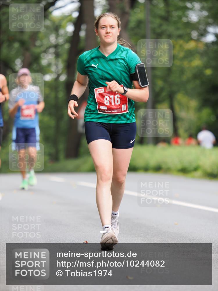 13.09.2026 - 21. swb-Marathon Bremen TobiasT http://msf.ph/oto/10244082 13.09.2026 11:45:18 Laufen 816, 1707 meine-sportfotos.de