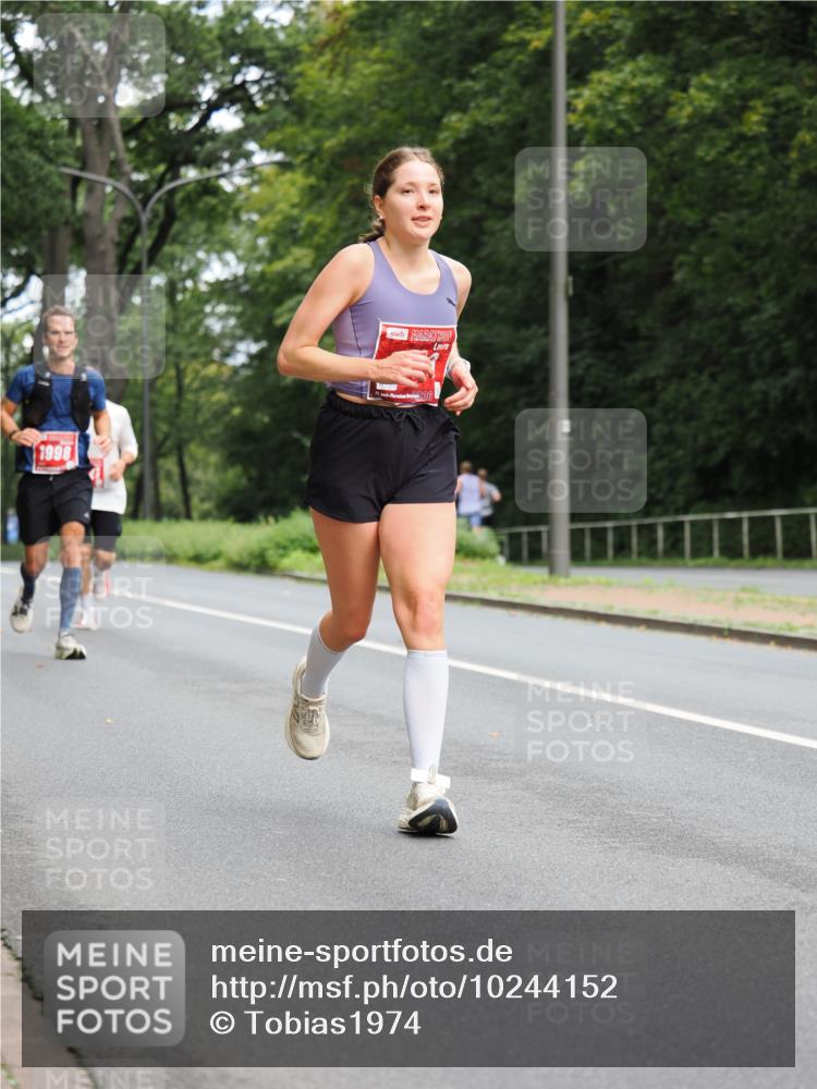 13.09.2026 - 21. swb-Marathon Bremen TobiasT http://msf.ph/oto/10244152 13.09.2026 11:46:02 Laufen 1998, 27, 126 meine-sportfotos.de