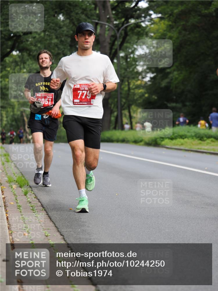 13.09.2026 - 21. swb-Marathon Bremen TobiasT http://msf.ph/oto/10244250 13.09.2026 11:47:11 Laufen 2051, 779, 21, 26 meine-sportfotos.de