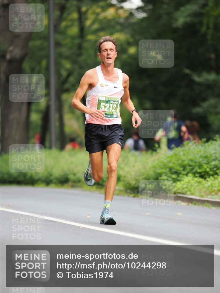 13.09.2026 - 21. swb-Marathon Bremen TobiasT http://msf.ph/oto/10244298 13.09.2026 11:47:59 Laufen 5212 meine-sportfotos.de