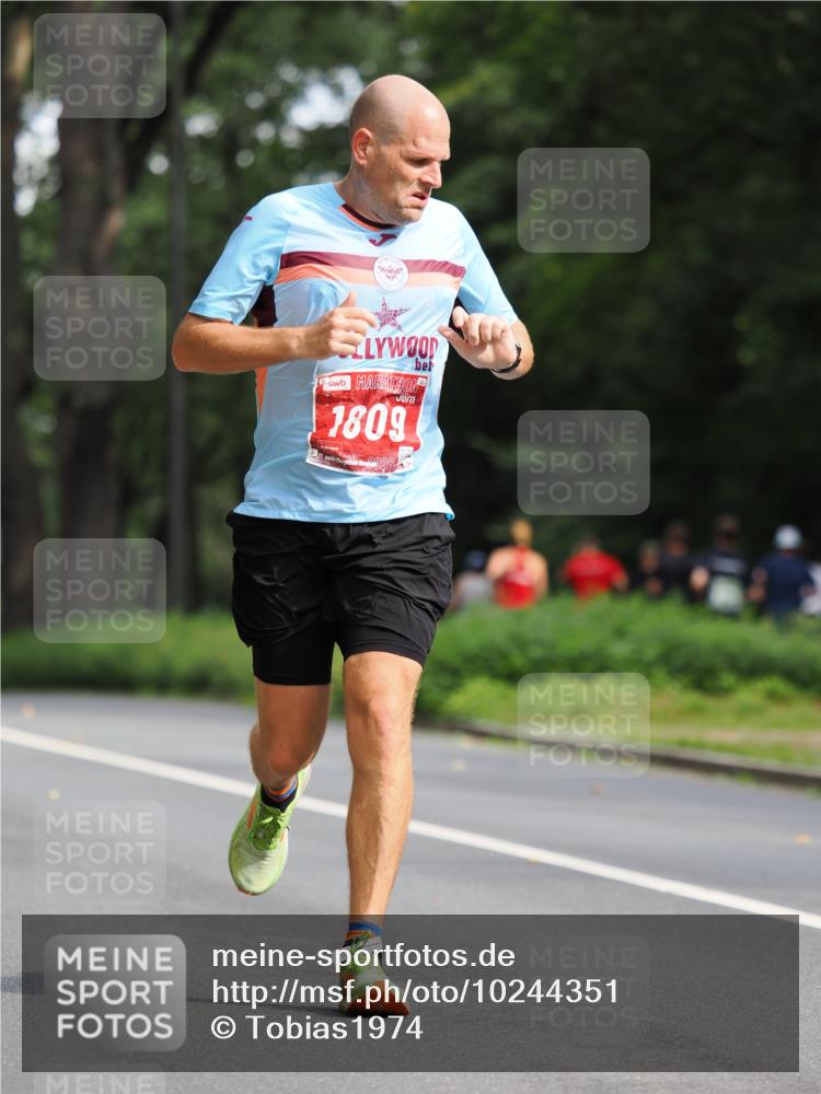 13.09.2026 - 21. swb-Marathon Bremen TobiasT http://msf.ph/oto/10244351 13.09.2026 11:48:23 Laufen 1809 meine-sportfotos.de