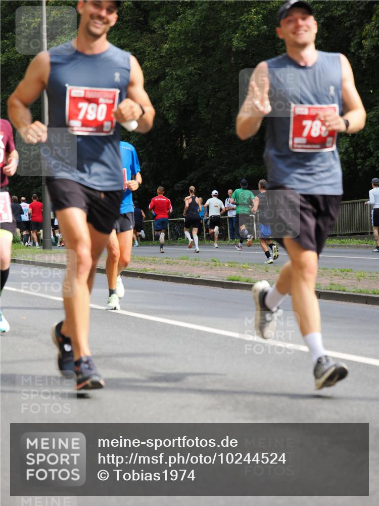 13.09.2026 - 21. swb-Marathon Bremen TobiasT http://msf.ph/oto/10244524 13.09.2026 11:50:07 Laufen 790, 788 meine-sportfotos.de