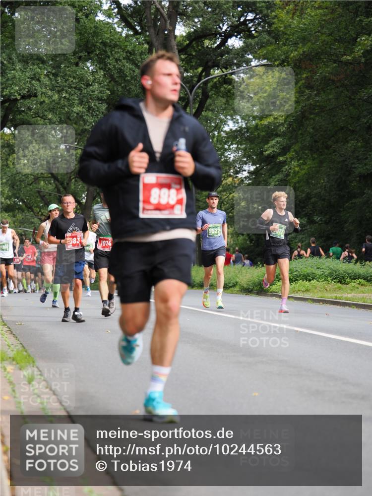 13.09.2026 - 21. swb-Marathon Bremen TobiasT http://msf.ph/oto/10244563 13.09.2026 11:50:18 Laufen 583, 1014, 898, 9522 meine-sportfotos.de