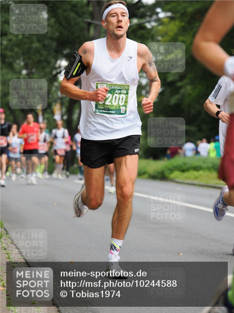 13.09.2026 - 21. swb-Marathon Bremen TobiasT http://msf.ph/oto/10244588 13.09.2026 11:50:27 Laufen 200, 21, 26 meine-sportfotos.de