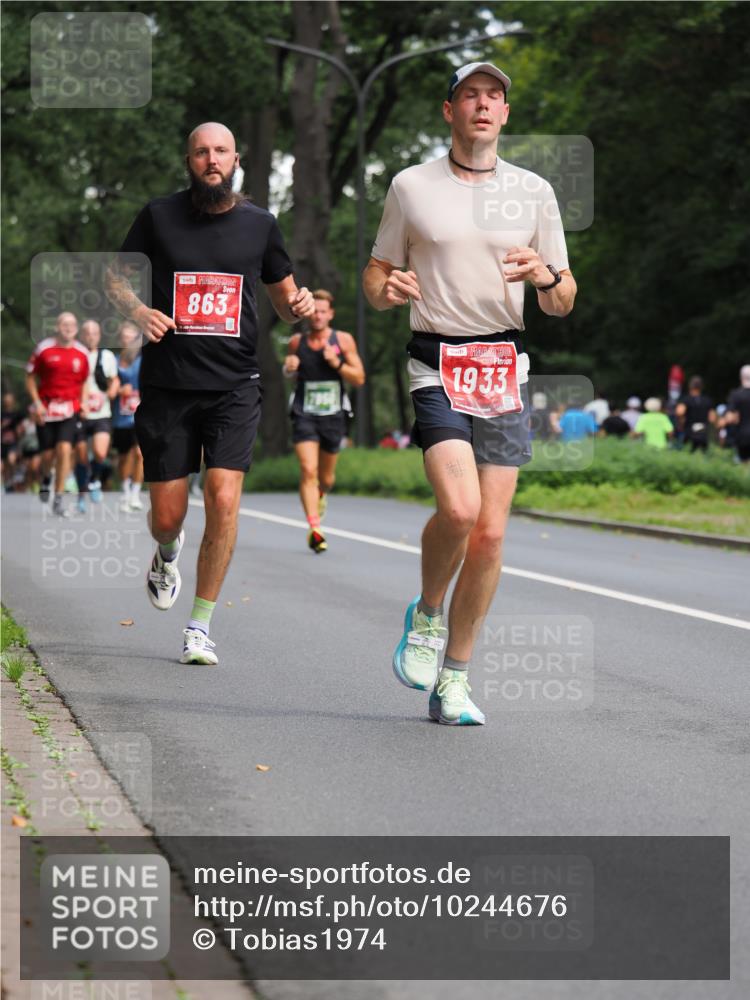 13.09.2026 - 21. swb-Marathon Bremen TobiasT http://msf.ph/oto/10244676 13.09.2026 11:51:18 Laufen 863, 1933 meine-sportfotos.de