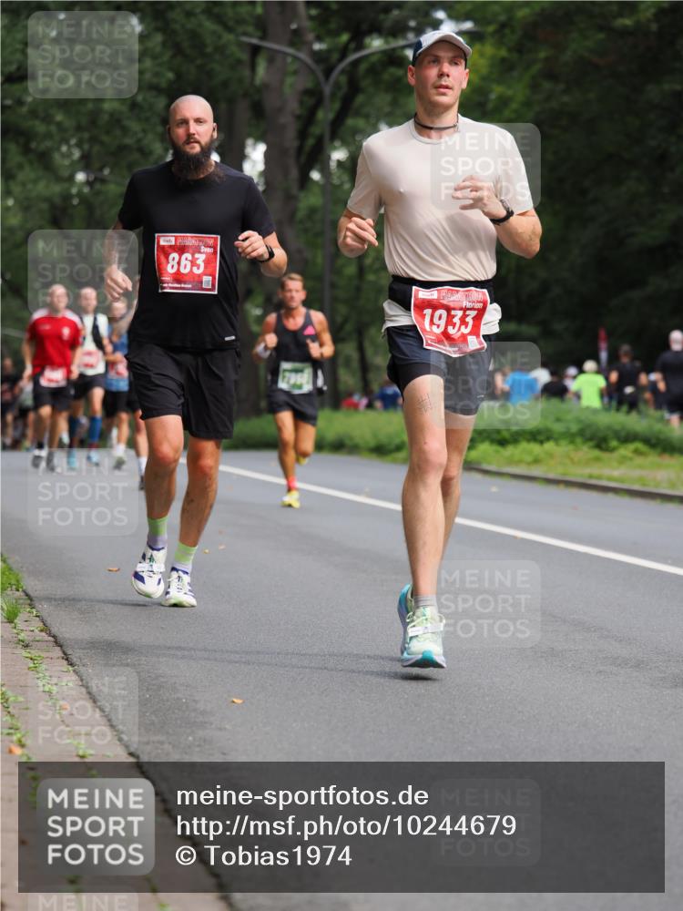 13.09.2026 - 21. swb-Marathon Bremen TobiasT http://msf.ph/oto/10244679 13.09.2026 11:51:18 Laufen 863, 1933 meine-sportfotos.de