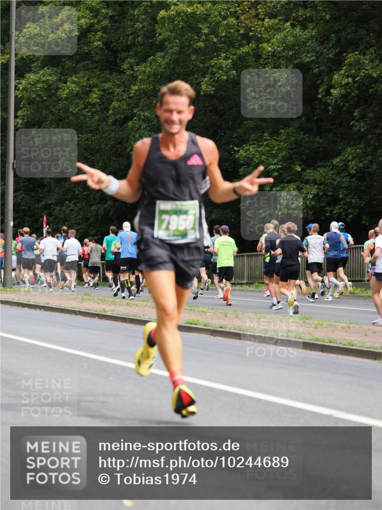13.09.2026 - 21. swb-Marathon Bremen TobiasT http://msf.ph/oto/10244689 13.09.2026 11:51:23 Laufen 7950 meine-sportfotos.de