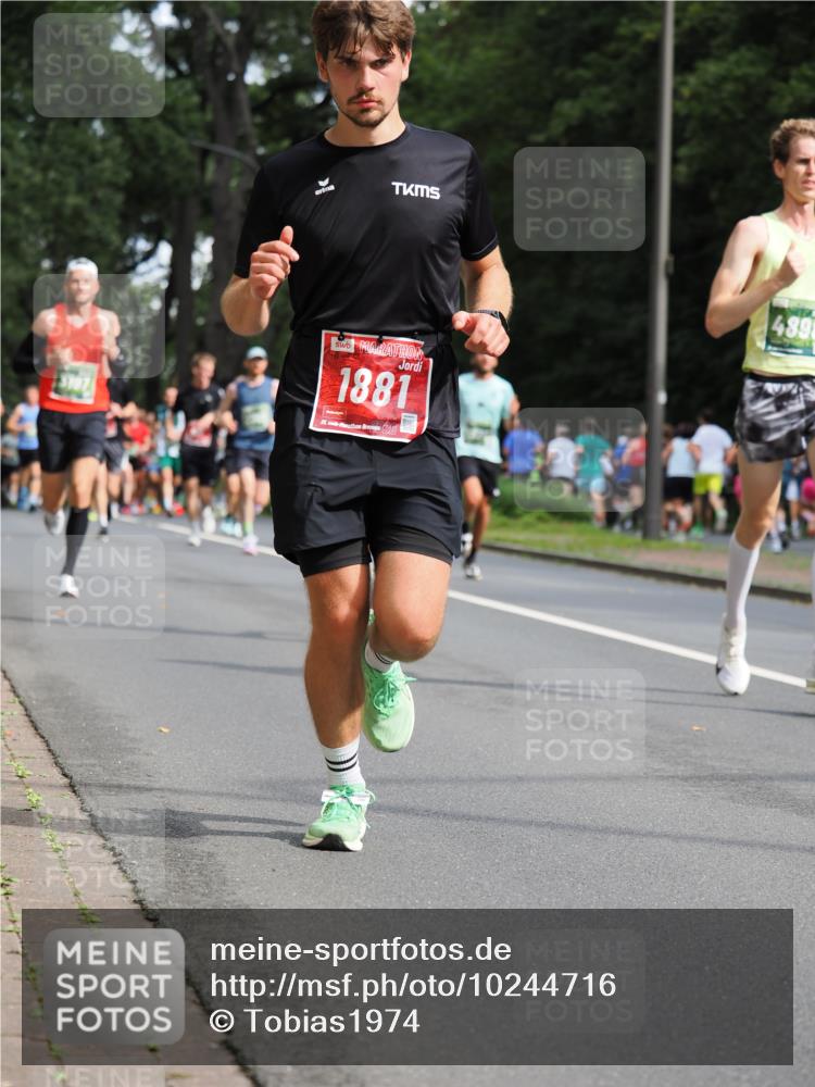13.09.2026 - 21. swb-Marathon Bremen TobiasT http://msf.ph/oto/10244716 13.09.2026 11:51:34 Laufen 1881, 21, 26, 4898 meine-sportfotos.de