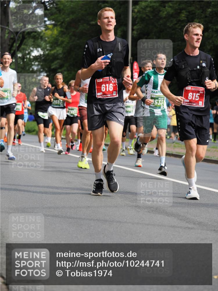 13.09.2026 - 21. swb-Marathon Bremen TobiasT http://msf.ph/oto/10244741 13.09.2026 11:51:41 Laufen 2683, 2651, 0319, 616, 0161, 615 meine-sportfotos.de