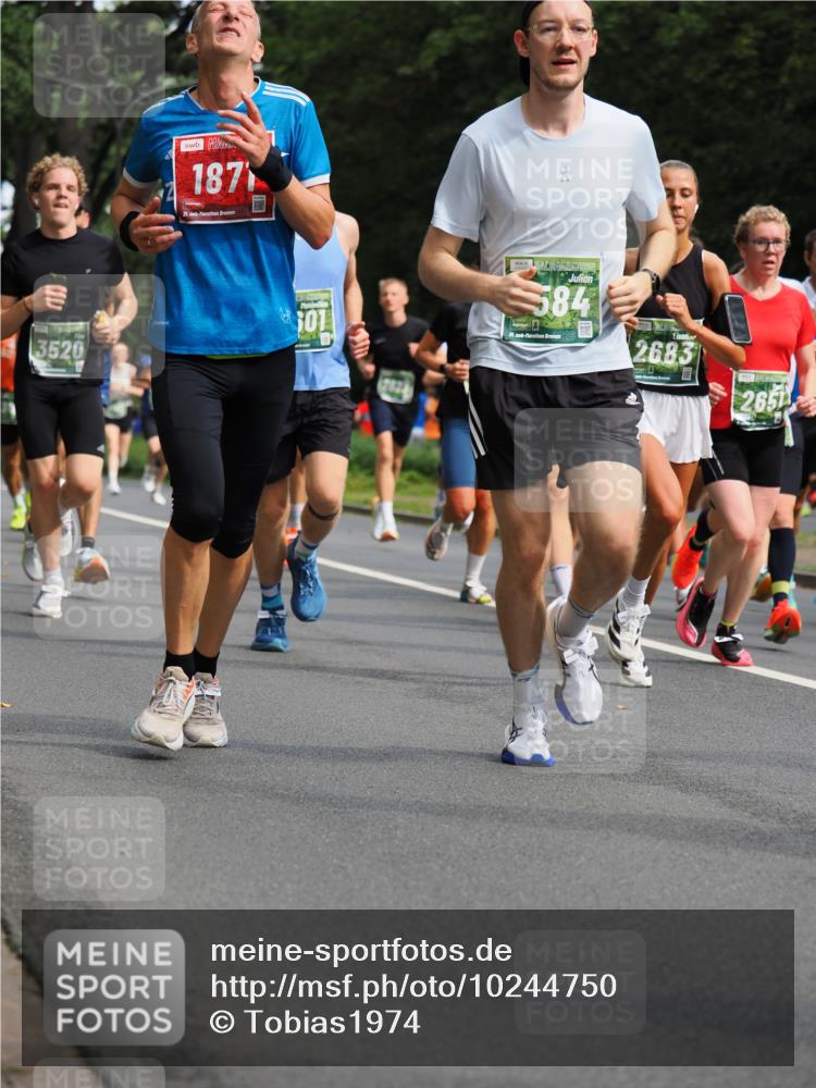 13.09.2026 - 21. swb-Marathon Bremen TobiasT http://msf.ph/oto/10244750 13.09.2026 11:51:43 Laufen 3520, 187, 21, 301, 282, 584, 21, 25, 2683, 265 meine-sportfotos.de