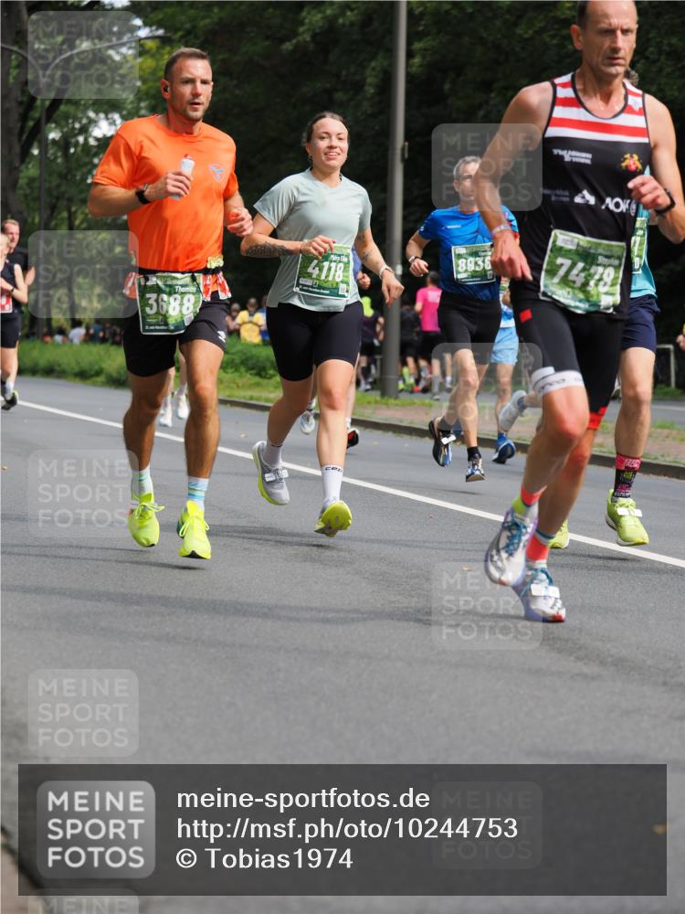 13.09.2026 - 21. swb-Marathon Bremen TobiasT http://msf.ph/oto/10244753 13.09.2026 11:51:47 Laufen 3688, 4118, 8936, 7478 meine-sportfotos.de
