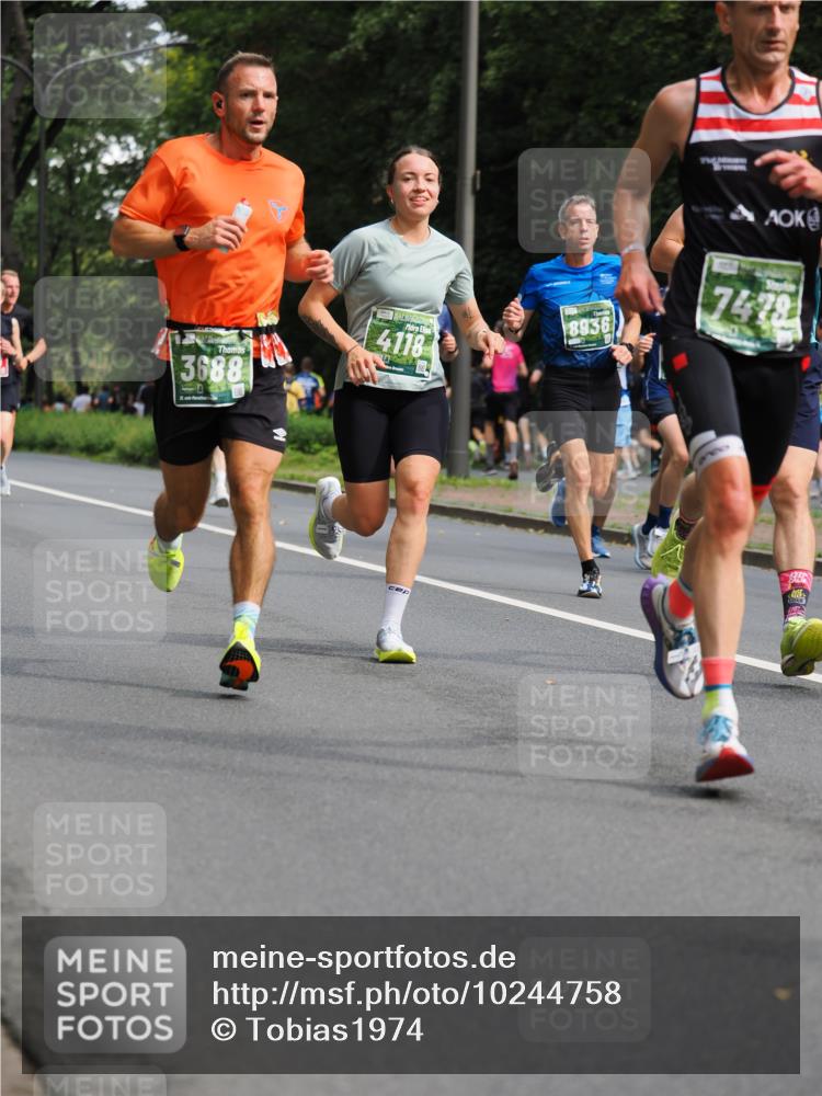 13.09.2026 - 21. swb-Marathon Bremen TobiasT http://msf.ph/oto/10244758 13.09.2026 11:51:47 Laufen 3688, 4118, 8936, 7478 meine-sportfotos.de