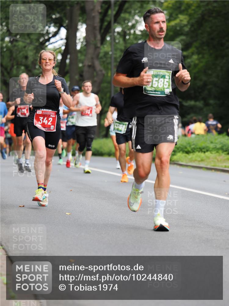 13.09.2026 - 21. swb-Marathon Bremen TobiasT http://msf.ph/oto/10244840 13.09.2026 11:52:34 Laufen 342, 13168, 9585 meine-sportfotos.de