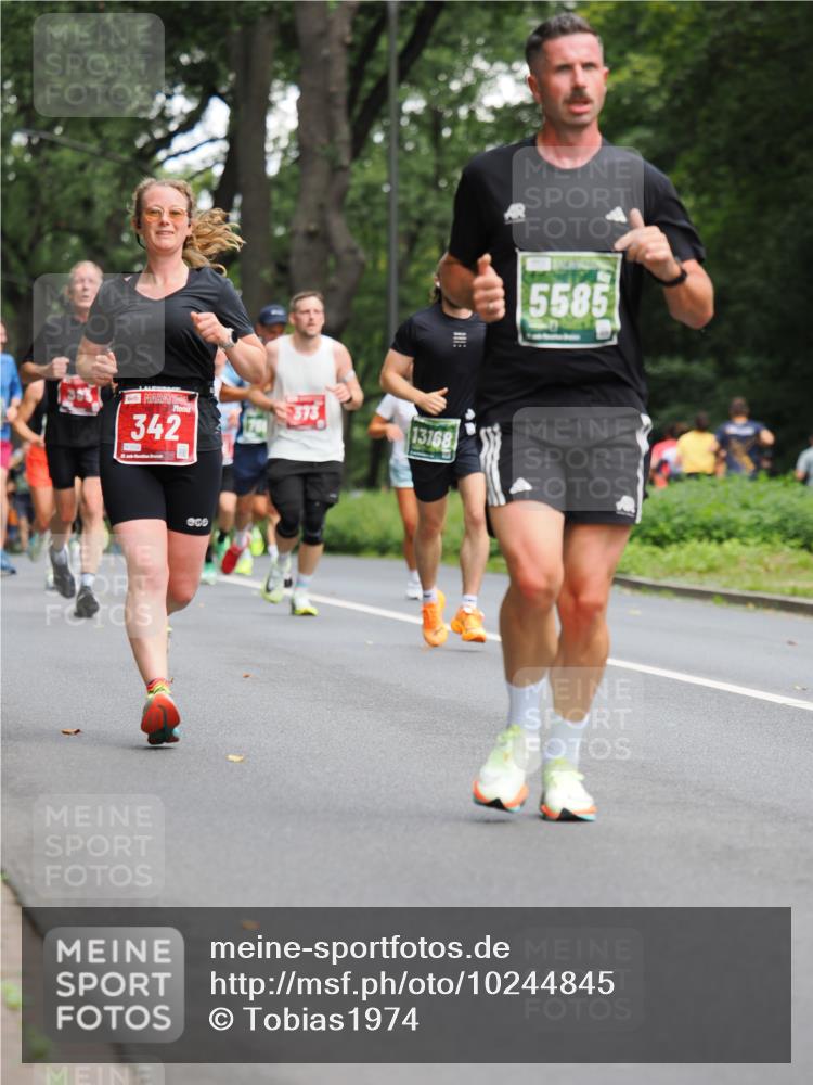 13.09.2026 - 21. swb-Marathon Bremen TobiasT http://msf.ph/oto/10244845 13.09.2026 11:52:34 Laufen 342, 26, 9, 373, 13168, 5585 meine-sportfotos.de