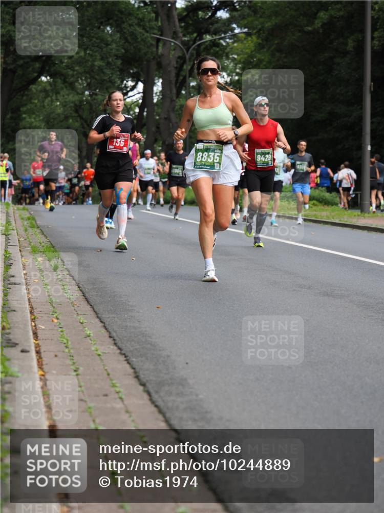 13.09.2026 - 21. swb-Marathon Bremen TobiasT http://msf.ph/oto/10244889 13.09.2026 11:52:58 Laufen 135, 2004, 8835, 9429, 9306 meine-sportfotos.de