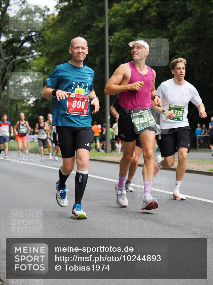 13.09.2026 - 21. swb-Marathon Bremen TobiasT http://msf.ph/oto/10244893 13.09.2026 11:53:03 Laufen 2025, 809, 8621, 319 meine-sportfotos.de
