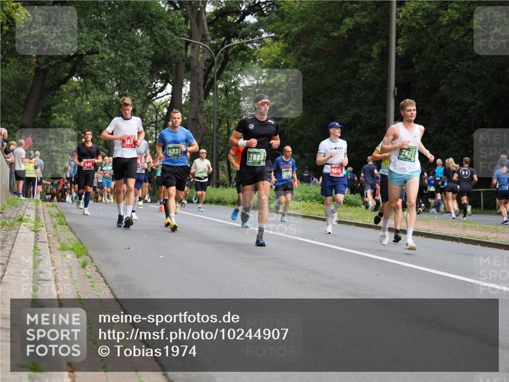 13.09.2026 - 21. swb-Marathon Bremen TobiasT http://msf.ph/oto/10244907 13.09.2026 11:53:11 Laufen 488, 183, 4239, 3988, 7636, 7621, 1516 meine-sportfotos.de