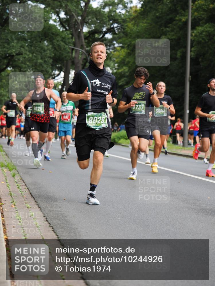 13.09.2026 - 21. swb-Marathon Bremen TobiasT http://msf.ph/oto/10244926 13.09.2026 11:53:22 Laufen 7029, 931, 9029, 8737, 3043 meine-sportfotos.de