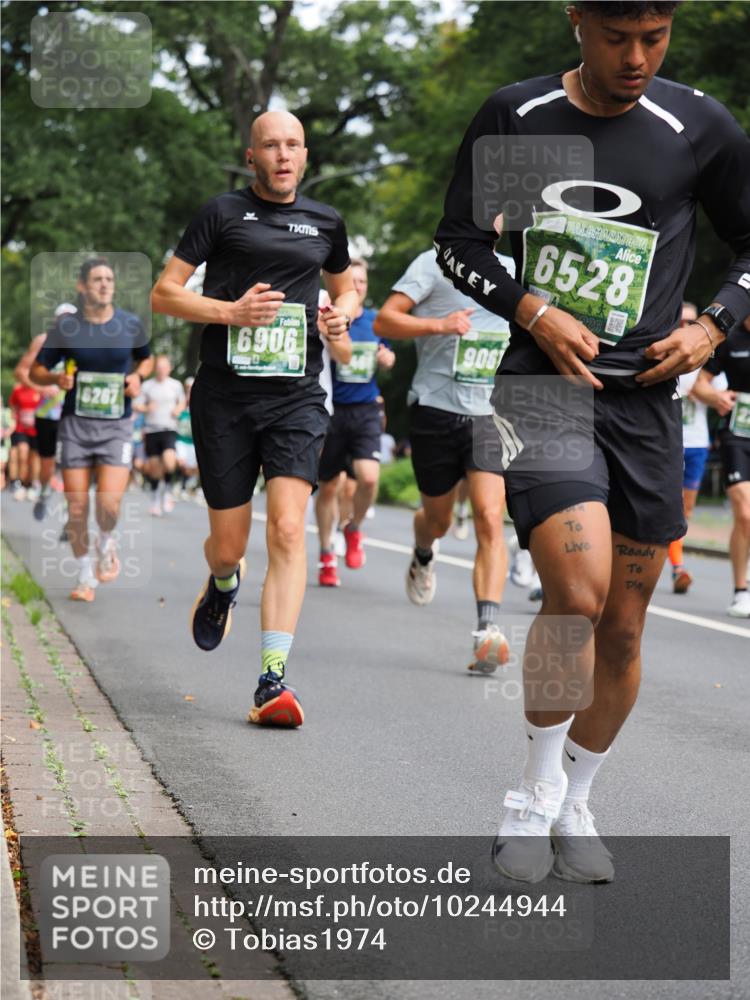 13.09.2026 - 21. swb-Marathon Bremen TobiasT http://msf.ph/oto/10244944 13.09.2026 11:53:28 Laufen 6528, 9226, 26, 6267, 6906, 906 meine-sportfotos.de