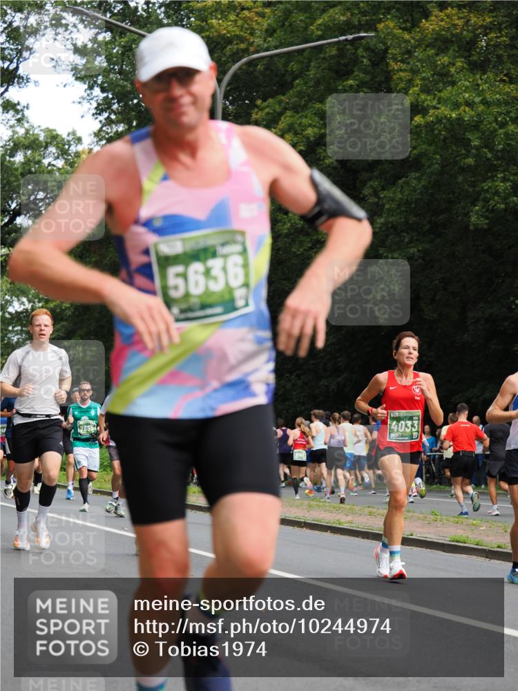 13.09.2026 - 21. swb-Marathon Bremen TobiasT http://msf.ph/oto/10244974 13.09.2026 11:53:32 Laufen 14, 7655, 5636, 4033 meine-sportfotos.de