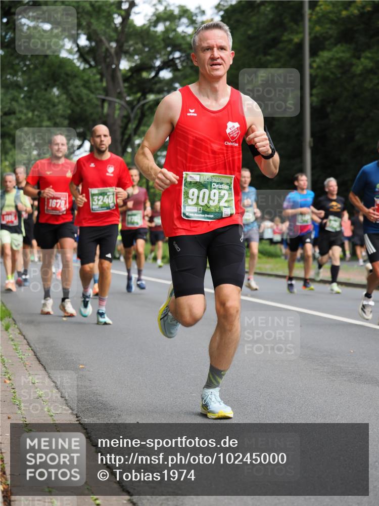 13.09.2026 - 21. swb-Marathon Bremen TobiasT http://msf.ph/oto/10245000 13.09.2026 11:53:37 Laufen 1679, 3240, 9092, 6263, 21, 246 meine-sportfotos.de