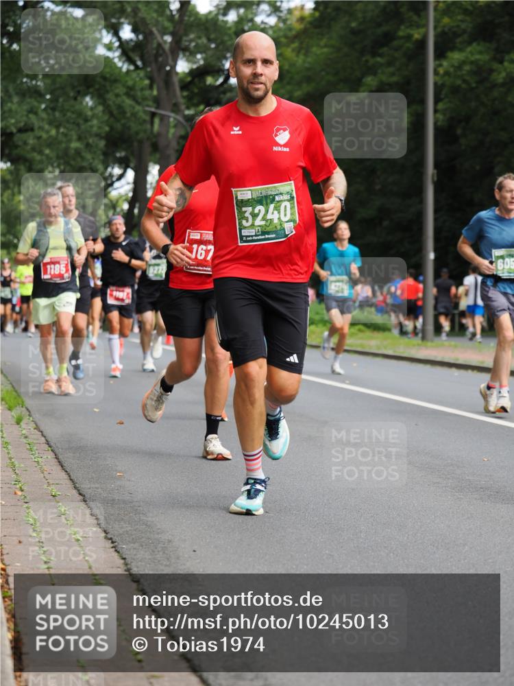 13.09.2026 - 21. swb-Marathon Bremen TobiasT http://msf.ph/oto/10245013 13.09.2026 11:53:38 Laufen 1185, 191, 167, 3240, 7844, 21, 40, 6774, 605 meine-sportfotos.de