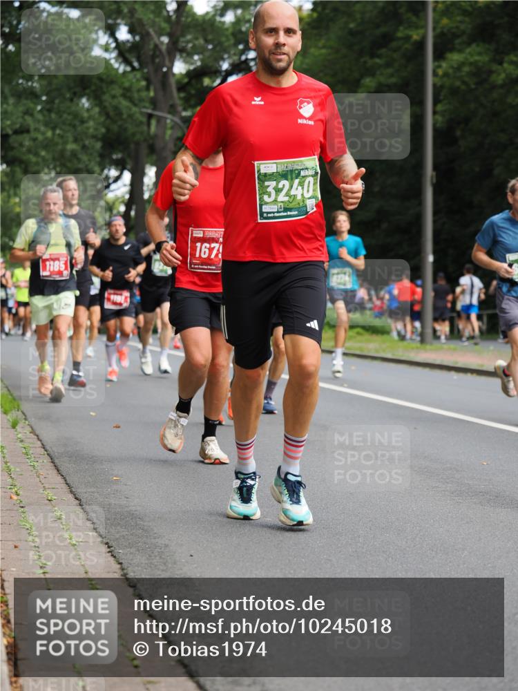 13.09.2026 - 21. swb-Marathon Bremen TobiasT http://msf.ph/oto/10245018 13.09.2026 11:53:38 Laufen 1185, 167, 3240, 7844, 21, 6274 meine-sportfotos.de
