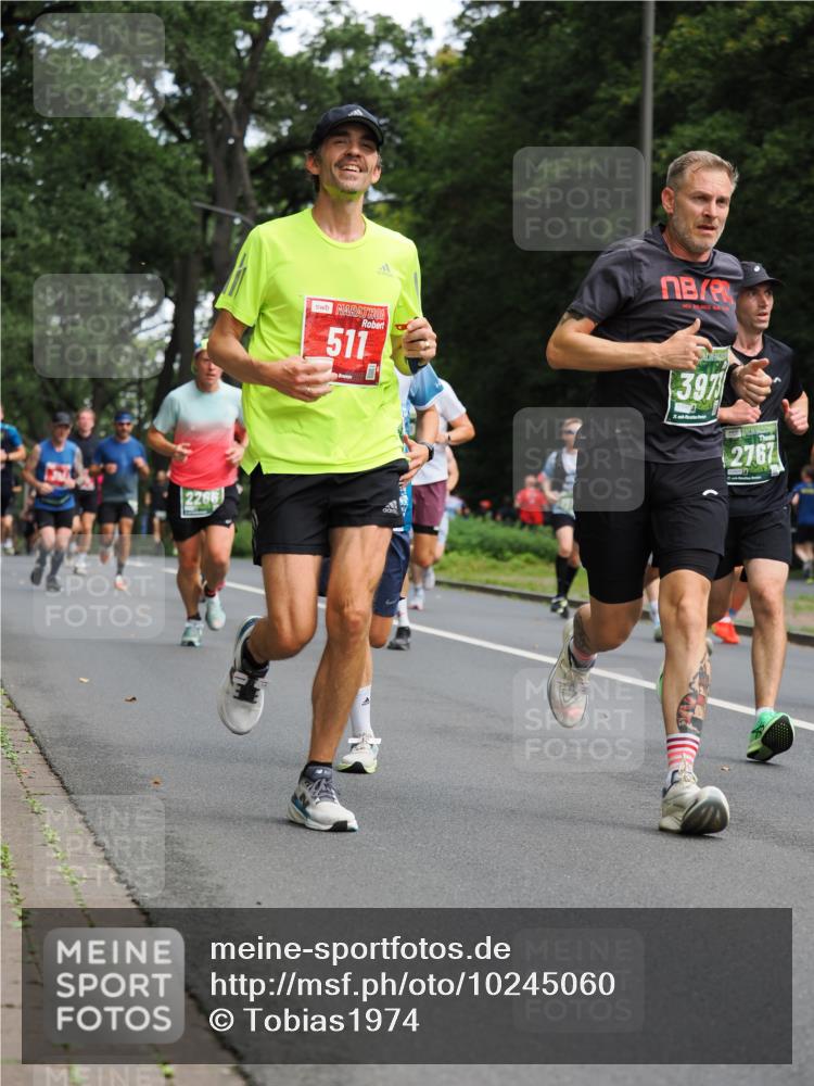 13.09.2026 - 21. swb-Marathon Bremen TobiasT http://msf.ph/oto/10245060 13.09.2026 11:53:50 Laufen 2266, 511, 397, 2767 meine-sportfotos.de