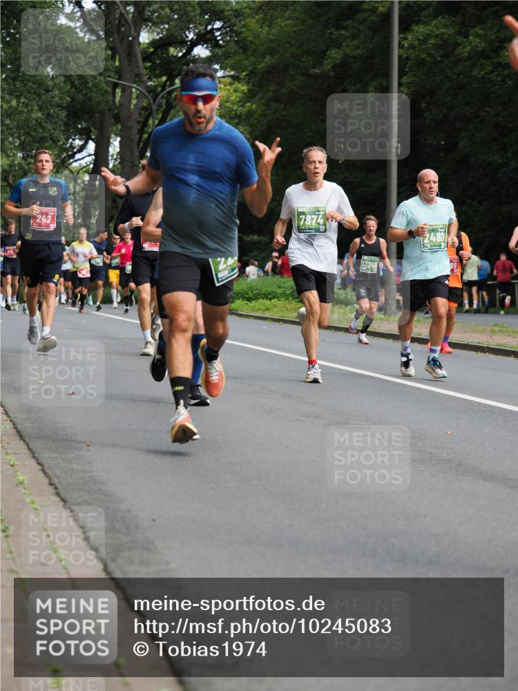 13.09.2026 - 21. swb-Marathon Bremen TobiasT http://msf.ph/oto/10245083 13.09.2026 11:53:55 Laufen 20, 242, 7874, 13248, 2480 meine-sportfotos.de