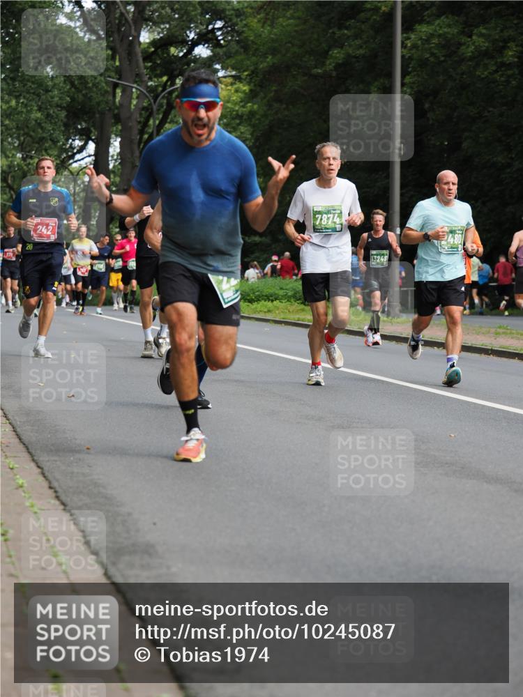 13.09.2026 - 21. swb-Marathon Bremen TobiasT http://msf.ph/oto/10245087 13.09.2026 11:53:56 Laufen 20, 242, 7874, 13248, 480 meine-sportfotos.de