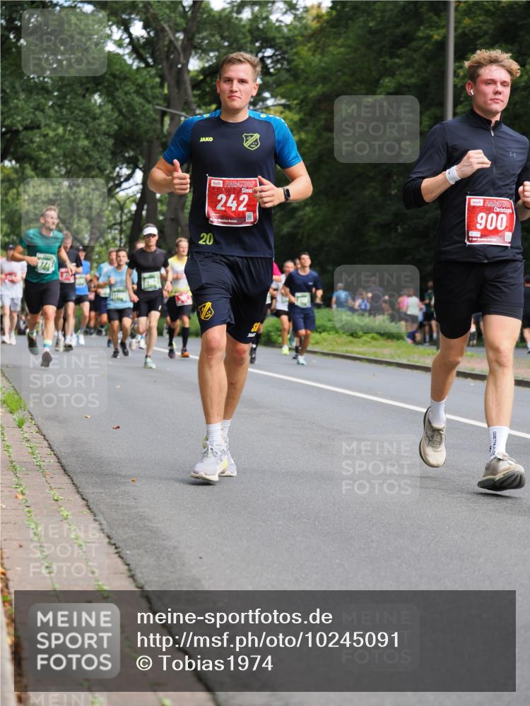 13.09.2026 - 21. swb-Marathon Bremen TobiasT http://msf.ph/oto/10245091 13.09.2026 11:53:59 Laufen 9775, 20, 242, 900 meine-sportfotos.de