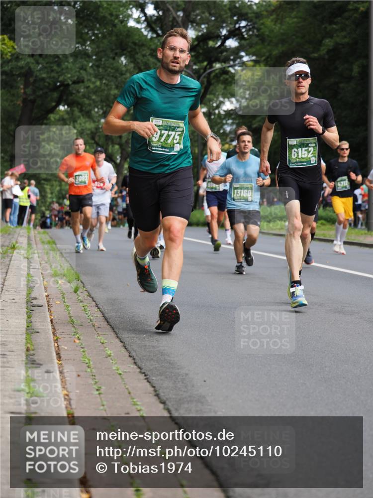 13.09.2026 - 21. swb-Marathon Bremen TobiasT http://msf.ph/oto/10245110 13.09.2026 11:54:03 Laufen 3092, 9775, 13160, 6152, 4712 meine-sportfotos.de