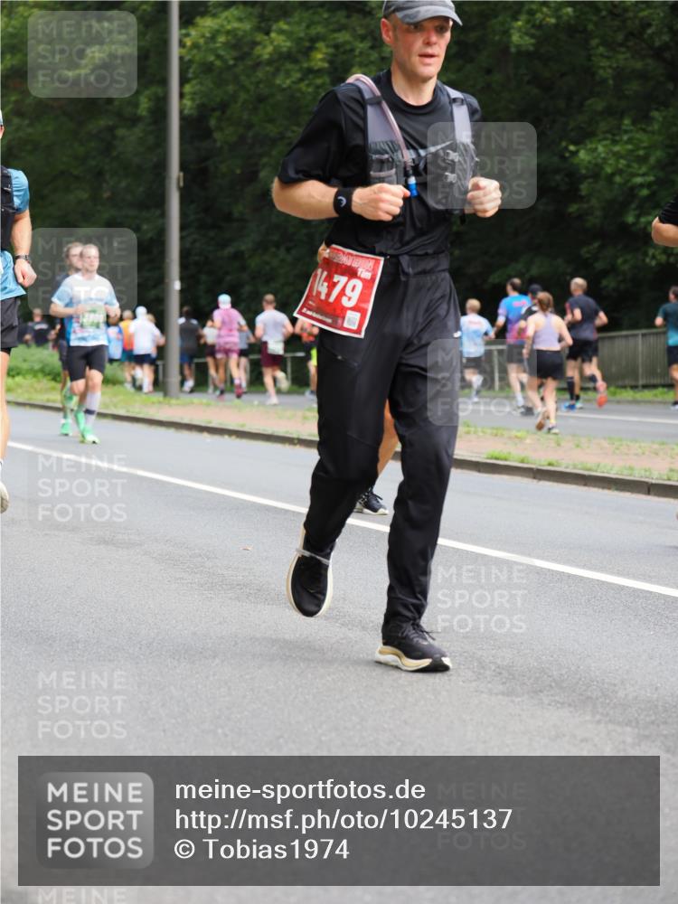 13.09.2026 - 21. swb-Marathon Bremen TobiasT http://msf.ph/oto/10245137 13.09.2026 11:54:11 Laufen 1479 meine-sportfotos.de