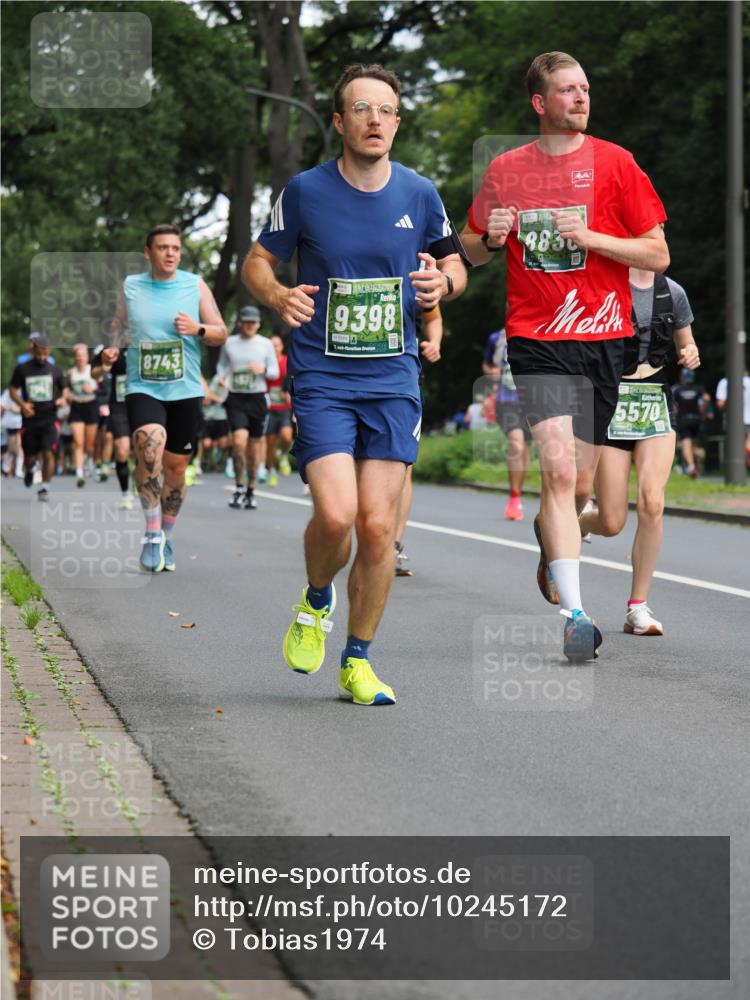 13.09.2026 - 21. swb-Marathon Bremen TobiasT http://msf.ph/oto/10245172 13.09.2026 11:54:28 Laufen 8743, 9398, 1, 8850, 5570 meine-sportfotos.de