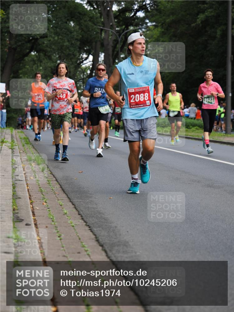 13.09.2026 - 21. swb-Marathon Bremen TobiasT http://msf.ph/oto/10245206 13.09.2026 11:54:54 Laufen 449, 5940, 2088, 9523 meine-sportfotos.de