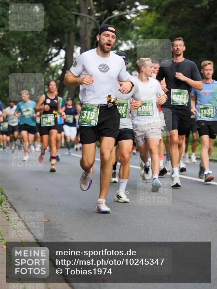 13.09.2026 - 21. swb-Marathon Bremen TobiasT http://msf.ph/oto/10245347 13.09.2026 11:56:52 Laufen 7409, 1319, 1246, 8009, 9082, 3933 meine-sportfotos.de