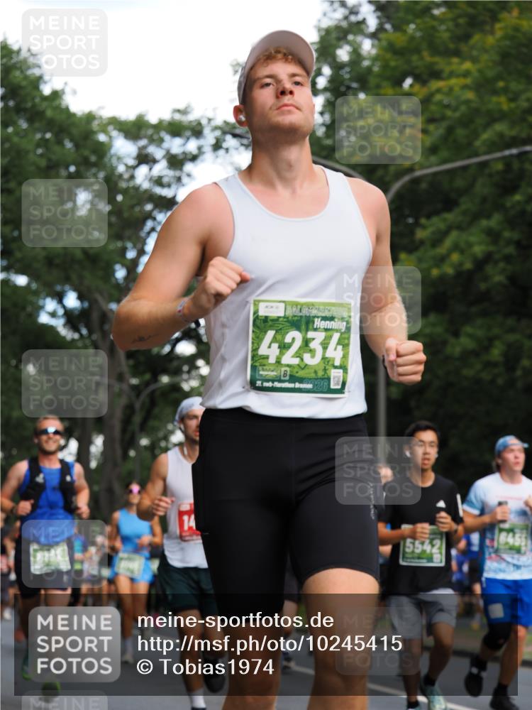 13.09.2026 - 21. swb-Marathon Bremen TobiasT http://msf.ph/oto/10245415 13.09.2026 11:57:08 Laufen 4234, 21, 126, 14, 15542 meine-sportfotos.de