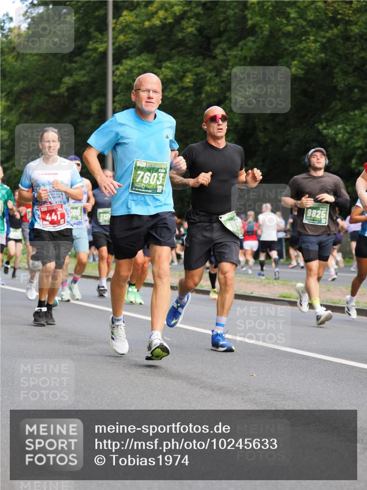 13.09.2026 - 21. swb-Marathon Bremen TobiasT http://msf.ph/oto/10245633 13.09.2026 11:58:24 Laufen 441, 7603, 9825 meine-sportfotos.de