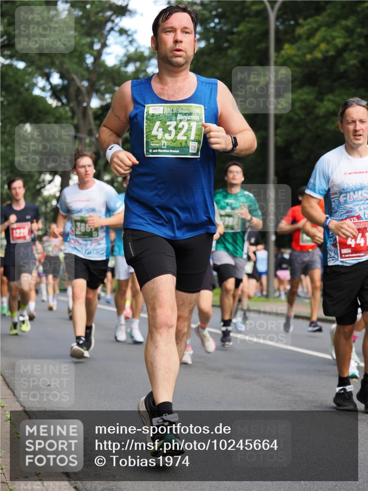 13.09.2026 - 21. swb-Marathon Bremen TobiasT http://msf.ph/oto/10245664 13.09.2026 11:58:26 Laufen 366, 1220, 4321, 21, 26, 21, 441 meine-sportfotos.de