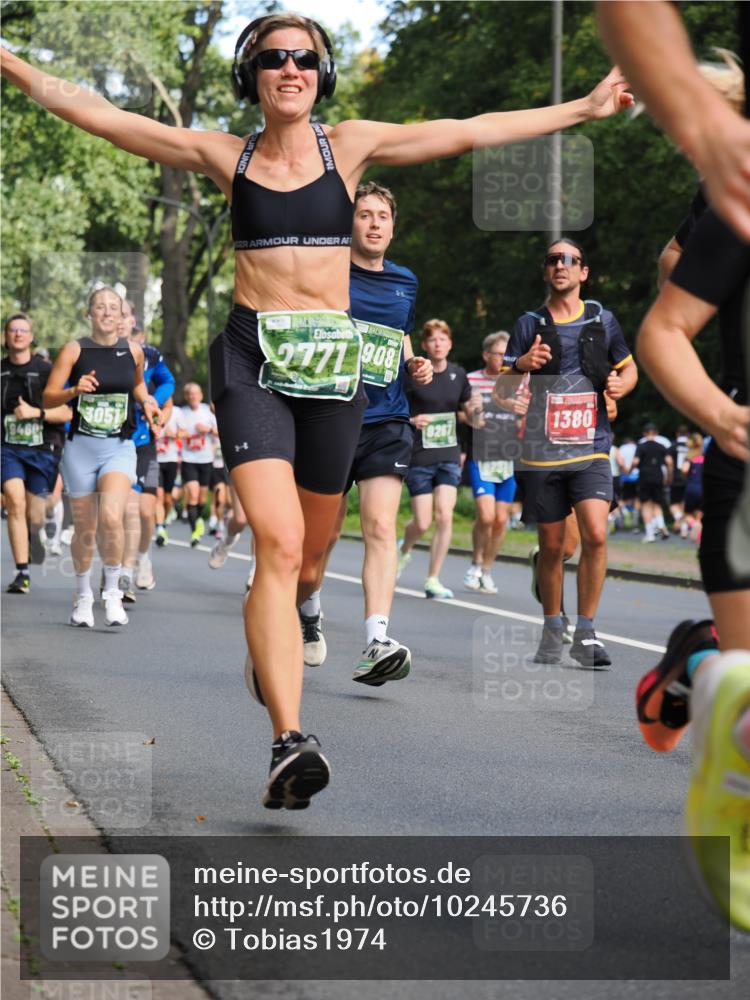 13.09.2026 - 21. swb-Marathon Bremen TobiasT http://msf.ph/oto/10245736 13.09.2026 11:58:38 Laufen 2771, 908, 9267, 142314, 1380 meine-sportfotos.de