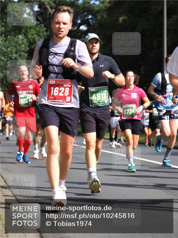 13.09.2026 - 21. swb-Marathon Bremen TobiasT http://msf.ph/oto/10245816 13.09.2026 11:59:07 Laufen 96, 505, 1628, 26, 4918, 21, 9921, 3774 meine-sportfotos.de